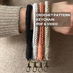 the crochet pattern keychain is shown with four different colors and sizes