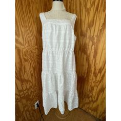 Tommy Hilfiger Summer Dress Babydoll Peplum Empire Sleeveless White Sz 16 Nwt Body: 100% Cotton Lining: Polyester Square Neck Floral Sheath Backless Knee Length Party,Casual Measurements: Armpit To Armpit: 21.5" Length: 48" This Is Nwt. No Holes, Tears, Or Stains. Nwt, Belt Is Not Included-Missing. Please See Pics For More Condition Details. Thank You For Visiting Our Shop! Check Back In Frequently For Store Sales/Discounts. Tommy Hilfiger Summer Beach Dress, White Sleeveless Ruffled Sundress, Tommy Hilfiger Sleeveless Dress For Spring, Tommy Hilfiger Sleeveless Summer Dress, Tommy Hilfiger Sleeveless Dress For Summer, Sleeveless Ruffle Sundress For Daywear, White Sleeveless Lined Sundress, Sleeveless Cotton Dresses By Tommy Hilfiger, White Cotton Tommy Hilfiger Dress