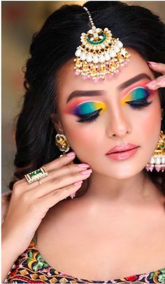 Mehandi Makeup Look, Bridal Eye Makeup Indian Step By Step, Haldi Eye Makeup Look, Smokey Eye Wedding Makeup, Eye Wedding Makeup, Smokey Eye Wedding, Eye Mekup, Haldi Makeup, Bride Eye Makeup