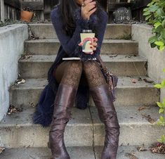 Purple And Brown Outfit, Knee High Boots Outfit Fall, Boho Fall Outfits, Witchy Outfits, Fall Boots Outfit, Purple Outfit, Boots Fur, Purple And Brown, Fur Trim Coat