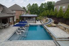 an empty pool in the middle of a backyard