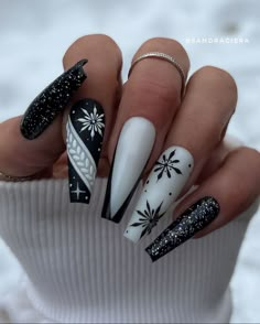 Black And Blue Christmas Nails, New Years Coffin Nail Designs, Black Winter Nail Ideas, Stiletto Christmas Nails Designs, Black And White Winter Nails, Grey And Black Nails Designs, White Gel Nails With Design, Black And Gold Christmas Nails, 2024 Winter Nails