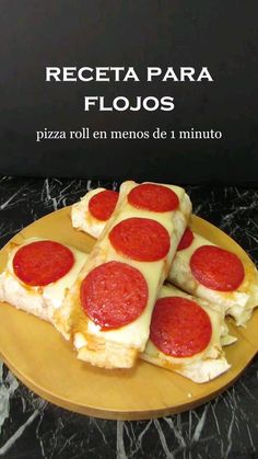 ¿Tienes un minuto? ¡Eso es todo lo que necesitas para disfrutar de este delicioso pizza roll! Perfecto para cualquier antojo rápido.#pizzaroll #recetas #comidarápida #pizzatime #recetasfáciles Pizza Roll, Easy To Cook Meals, Sweet Snacks Recipes, Food Recepie, March 25, Quick Snacks, Easy Food To Make, Sweet Snacks, Easy Snacks