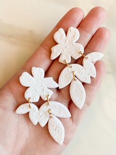 Theodosia: White Polymer Clay Flower earrings.  These would be perfect for every day wear or date night. They also could be perfect for wedding earrings or your bridal shower! Bachelorette Earrings, Polymer Clay Flower Earrings, Clay Flower Earrings, White Polymer Clay, Wedding Accesories, Botanical Earrings, Clay Flower, Clay Earring, Earring Ideas