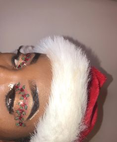 Mistletoe Costume, Yule Makeup, Mistletoe Makeup, Mistletoe Eye Makeup, The Mistletoe Motive Aesthetic, Embroidery Mistletoe, Mistletoe Bedding, Bold Lips, Yule