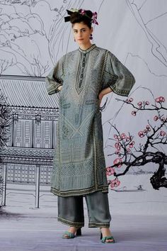 Shop for Rajdeep Ranawat Grey Silk Ghazala Tunic And Palazzo Set for Women Online at Aza Fashions Charcoal Panels, Kaftan Sleeves, Rajdeep Ranawat, Tunics Online, Pakistani Fashion Party Wear, Silk Kaftan, Gray Silk, Indian Fashion Designers, Satin Color