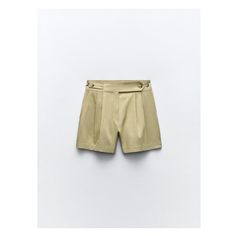 Shorts with a high waist and front pleats. Adjustable waist with buttoned side straps. Front pockets and back patch pockets. Front zip and button closure. Cargo Shorts Women, Bermuda Cargo, Kids Studio, Back Patch, T-shirt Polos, Blazer Dress, Trouser Jeans, Swimwear Accessories, Linen Shirt