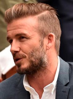 David Beckham: os melhores (e piores) cortes de cabelo - El Hombre David Beckham Haircut, Beckham Haircut, Hard Part Haircut, David Beckham Hairstyle, Beckham Hair, David Beckham Style, Famous Hairstyles, Bend It Like Beckham, Ethnic Hairstyles