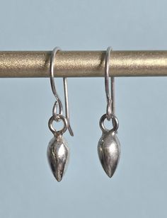 Sterling Silver Teardrop Earrings, Small Simple Tiny Dangling Earrings Dainty Bridal Earrings, Gift, Minimalist Earrings. + Measurements: dangle measures approx. 1'' ( 24 mm.) long We do not recommend applying perfume or other sprayed substances before putting on your jewelry. Jewelry should always be removed prior washing your hands and bathing. Use a soft cotton or microfiber cloth to polish your jewelry. * Processing time is 3 - 5 days.  * US orders are shipped first class mail. * International orders are shipped first class international. * Shipping upgrades are available at checkout. Thank you for visiting my listing! Have a wonderful day! Applying Perfume, Minimalist Earrings Silver, Acorn Earrings, Seed Pod, Earrings Dainty, Seed Pods, Dangling Earrings, Microfiber Cloth, Minimalist Earrings