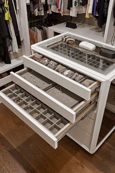 Creative people! Any ideas how to make a DIY closet island using IKEA furniture?! Maybe a dresser with shallow drawers? I even thought about using the Komplement drawers that are used inside of the Pax system & just cutting the back panel with an electric saw to make it a counter. Ideas?? Organizing Walk In Closet, Closet Island, Dressing Room Closet, Walking Closet, Dream Closet Design, Walk In Closet Design, Luxury Closets Design, Wardrobe Room, Closet Remodel