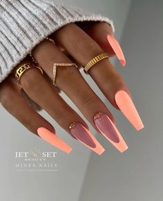 Nail Color Acrylic Ideas, Peach And Cream Nail Designs, Elegant Coral Nails, Classy Nails Summer 2024, Peach Colored Acrylic Nails, Long Nails Ideas Coffin, Peach And White Nail Designs, One Finger Design Nails, Neon Peach Nails Design