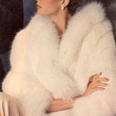 Bridal Fur, Mode Editorials, Wedding Fur, Rebecca Ferguson, Fur Stole, Classy Aesthetic, Vintage Fur, White Fur, Mode Inspo