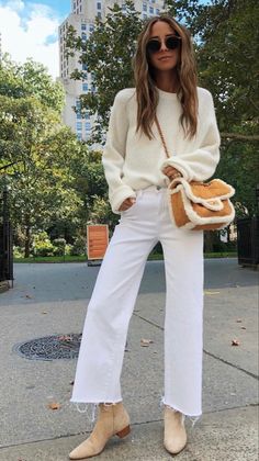 Fall 22 Fashion, Trendy Fall Outfits 2022, White Fall Outfit, Trendy Fall Outfits Casual, Fall Outfits Trendy, Women's Fall Fashion, Wide Leg Jeans Outfit, Mode Casual