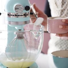 a kitchen aid mixer is being used to mix ingredients for a cake or cupcake