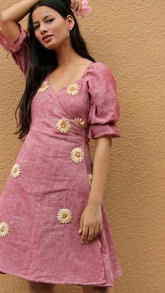 Neck Designs For Short Frocks, Short Dress Stitching Ideas, V Neck Frock Design, One Pices Dress Design, Cotton Dress Models For Stitching, Embroidery Frocks For Women, Short Cotton Kurti Designs Summer, Sleves Desine Kurti, Short Frock Fashion