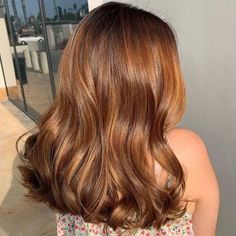 Hair Color Ideas For Golden Brown, Gingery Brown Hair Highlights, Reddish Brown Chestnut Hair, Coppery Chestnut Hair, Brown Hair Ginger Undertone, Reddish Chestnut Brown Hair, Red Brown Chestnut Hair, Light Brown Redish Hair Color, Chestnut Brown Hair Aesthetic