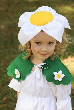 Diy Flower Costume, Daisy Costume Flower, Flower Costume Diy, Carnaval Kids, Costume Fleur, Flower Costume Kids, Daisy Costume, Spring Costume, Diy Fantasia