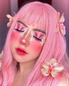 Full Face Creative Makeup Looks, Pink Elf Makeup, Summer Fairy Makeup, Soft Kawaii Makeup, Creative Pink Makeup, Fairy Wing Makeup, Pink Fairy Makeup Looks, Pink Butterfly Makeup, Fairycore Aesthetic Fashion