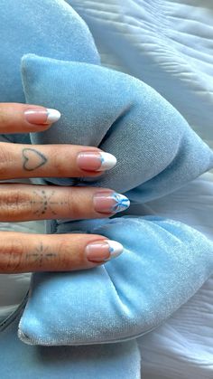 Light Blue Accent Nails, Light Blue Beachy Nails, Baby Blue Bow Nails, Light Blue Bow Nails, Blue Ribbon Nails, Light Blue Hoco Nails, Nail Ideas Blue And White, Nail Ideas Light Blue