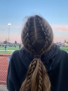 Cute Hairstyles For Sports Basketball, Sport Hairstyles Pictures, Lacrosse Hairstyles Braids, Hair For Soccer Pictures, Braids For Soccer Players, Braids For Sports Soccer, Hairstyles For Sports Pictures, Braids Into Ponytail Sports, Braid Running Hairstyles