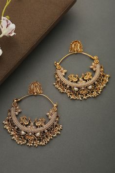 Top Earrings Gold Indian, Indian Jewelry Photography, Indian Jewellery Photography, Temple Work, Desi Jewellery, Vintage Indian Jewelry, Photography Moodboard, Pride Party, Asian Dresses