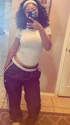 Comfy Fits Black Women, Easy Fit Ideas, Winter First Date Outfit, Lazy Cute Outfits, Cali Outfits, Winter Date Outfit Ideas, Court Clothes, Winter Date Outfit, First Date Outfit Ideas