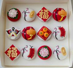 Asian Themed Cupcakes, Lunar New Year Cupcakes, Chinese New Year Cupcakes, Cny Cake, Chinese New Year Desserts, Chinese New Year Cake, New Year's Cupcakes