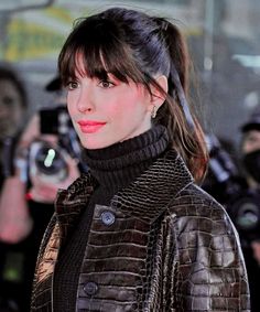 Anne Hathaway Bangs, Brunette Fringe, Anne Hathaway Hair, Birkin Bangs, Brown Hair Dye, Devil Wears Prada, Anne Hathaway, Dream Hair