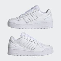 Compre agora por apenas 799.99 R$. Tênis Forum Bold Stripes - Branco, compre na adidas.com.br! Tênis Forum Bold Stripes - Branco em vários estilos e cores na página oficial da loja online adidas Brasil. Coloque a sua verdadeira personalidade em evidência com este tênis adidas Forum Bold Stripes. Uma reedição do Forum de 1984, este tênis mantém-se fiel a todos os detalhes, padrões e materiais do original. Os elementos extragrandes do Trefoil acentuam o estilo descontraído, enquanto as proporções Adidas Originals Forum Bold, Adidas Forum Bold, Lock Logo, Striped Shoes, Adidas Forum, Striped Sneakers, Shoe Gallery, Bold Stripes, Womens Basketball