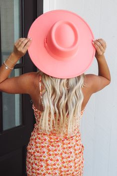 Trendy!! Complete our fall outfits with this peach statement hat One Size Statement Hat, Deodorant Stains, Felt Hat, Pet Hair, Floppy Hat, Fall Outfits, Felt, Hats, Autumn Outfits