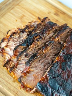 some meat is sitting on a cutting board