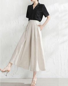 * A cropped pants, wide leg and elastic waist. * With two sides pockets. * Materials: 50% cotton, 50% linen Shop sizing chart FYI ( actual body figures, not laying flat clothes measurements) Size XS (US 2, UK 6, German 32, French 34) Bust: fits bust around 33.5 inches/85cm Waist: fits waist around 26 inches/66cm Hips: fits hips around 36 inches/91cm Size S (US 6, UK 10, German 36, French 38) Bust: fits bust around 35.5 inches/90cm Waist: fits waist around 28 inches/71cm Hips: fits hips around 38 Cotton Wide Leg Pants, Casual Linen Pants, Womens Wide Leg Pants, Cotton Linen Pants, Loose Trousers, Linen Casual, Leggings Casual, Cotton Leggings, Casual Skirts