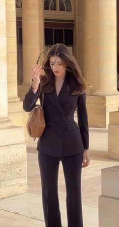 Stylish Office Wear, Women Lawyer, Eksterior Modern, Lawyer Fashion, Lawyer Outfit, Stylish Work Attire, Professional Outfits Women, Corporate Outfits, Stylish Office