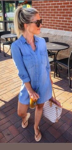 Chambray Dress Outfit, Amanda West, Denim Shirt Style, Casual Skirt Outfits, Outfit Trends