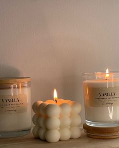 Handgemachte (Duft-)Kerzen Vanilla Candle Aesthetic, Aesthetic Candle Pictures, Candles Aesthetic Cozy, Cozy Candle, Aesthetic Candle, Candles Aesthetic, Candle Picture, Pretty Candle, Aesthetic Cozy