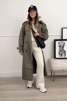 Women Doc Martens, Canada Fits, Capsule Style, Closet Necessities, Zara Trench Coat, Trench Outfit, City Break Outfit, Midsize Outfits