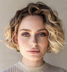 Short Curly Hair For White Women, Pelo Bob Ondulado, Short Wavy Hairstyles For Women, Neck Length Hair, Bardot Bangs, Low Maintenance Short Haircut, Short Wavy Haircuts, Bob Haircut Curly, Wavy Haircuts