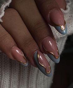 Gel Nails Ideas Non Acrylic Short, Summer 2024 Gel Nails, Trendy New Years Nails, Gold Design On Nails, Almond Acrylic Nails Chrome, Summer Gel Nails Ideas Almond, Almond Croc Nails, Short Almond Nails Designs 2024, Summer Gold Nails