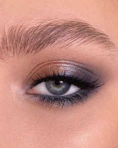 Glitter Halloween Makeup, Halloween Makeup Scary, Make Up Videos, Smink Inspiration, Beauty Make-up, Makijaż Smokey Eye, Makeup Eye Looks, Makeup Hacks, Blue Eyeshadow