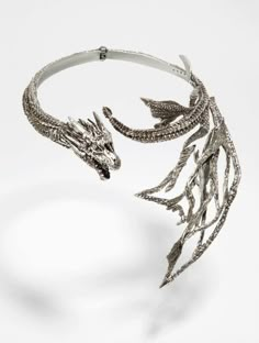 Daenerys Targaryen necklaces by Yunus & Eliza with costume designer Michelle Clapton Daenerys Targaryen Necklace, Targaryen Necklace, Dragon Choker, Game Of Thrones Dragons, Dragon Necklace, Dragon Jewelry, Mother Of Dragons, House Targaryen, Costume Designer