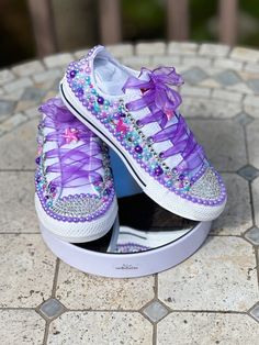 Custom Made Converse Kids Shoes for kids rhinestones.  ‼️‼️ PLEASE READ   Converse run 1/4 inch to 1/2 inch big. Half sizes are hard to come across but if a half size is needed, please let me know, PROCESSING TIME: Is currently 1-5 days  and if needed sooner you can purchase additionally my SPEEDY PROCESS but must communicate that 1st before ordering due to availability!! These shoes are perfect for kids who are having a birthday to match with there Birthday theme.  Each pair is decorated with b Bedazzled Chucks, Bling Converse Shoes, Converse Shoes Custom, Rhinestone Converse, Bling Converse, Low Top Converse, Converse Low, Converse Run, Shoes Girl