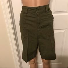 Women Bermuda Cargo Shorts. Sits Just Below The Natural Waist. Multiple Side Pockets, Rear Pockets With Flaps, Grommet Details. 13” Inseam, Cotton/Spandex. Belts Loops, Front Zipper And One Top Button. Dark Olive Green Casual Green Cheap Cargo Shorts, Cargo Shorts Women, Bermuda Cargo, Denim Capris, Navy Blue Shorts, Dark Olive Green, Womens Capris, Black Cargo, Shorts Women