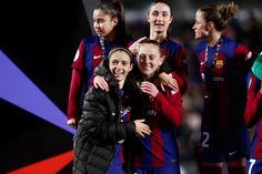 the women's soccer team is posing for a photo