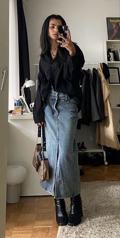 Denim Shorts Outfit, Long Denim Skirt, Populaire Outfits, Neue Outfits, Outfit Jeans, Stil Inspiration