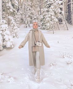 Muslim Winter Outfits, Classy Winter Coat, Classy Hijab, Winter Coat Outfit, Fur Coat Outfits, Winter Hijab Outfits