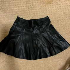 Brand New Chou Yatoublack Fake Leather Tennis Mini Skirt With Belt Loops & Inside Stretchy Shorts In Size Small Measurements: Low Waist-29”, Length-15 1/2.” Tennis Mini Skirt, Short Black Skirt, Stretchy Shorts, Skirt With Belt, Low Waist, Mini Skirt, Womens Skirt, Tennis, Mini Skirts