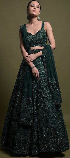 Net Wedding Lehenga in Green with Zari work Green Lehenga Choli, Beautiful Lehenga, Dori Work, Blouse Lehenga, Lehenga Choli Designs, Indian Outfits Lehenga, Wedding Lehenga Designs, Lehnga Dress, Work Belt