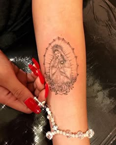 Back Of Calf Tattoos For Women Quotes, Double Name Tattoo Ideas, Tonantzin Tattoo, Chiquita Tattoo, Latina Tattoos For Women, Small Mexican Tattoo For Women, Tattoo In Leg, Chola Tattoo Ideas, Mexican Tattoo For Women