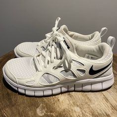 Nike Free Run 2 White/Black/Wolf Grey. New With Box Size 5 Youth Or 6.5 Womens Nike White Running Shoes With Elastic Laces, Functional Non-slip White Running Shoes, Nike Free Run 2, Nike Air Jordan 6, Orange Sneakers, Kids Running Shoes, Nike Waffle, Nike Free Run, White Running Shoes