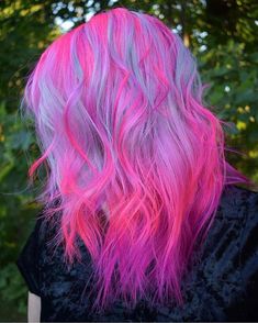 Vivid Hair Color With Dark Roots, Fashion Color Balayage, Neon Hair Color Ideas, Fashion Hair Color Ideas, Fun Haircolor, Pink And Purple Hair, Oc Au, Vibrant Hair Color, Vivid Hair